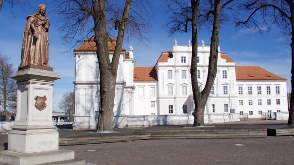 Luise Henriette's 19th century statue at Oranienburg palace