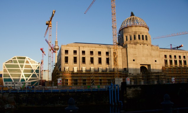 SchlossHumboldtBoxDec2015_RO