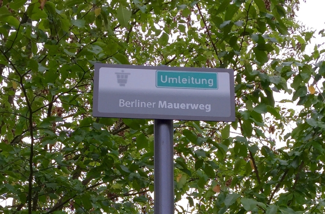 The official Mauerweg signs put up by the Berlin Senate. They even have official Umleiting (deviation) signs, bless them!